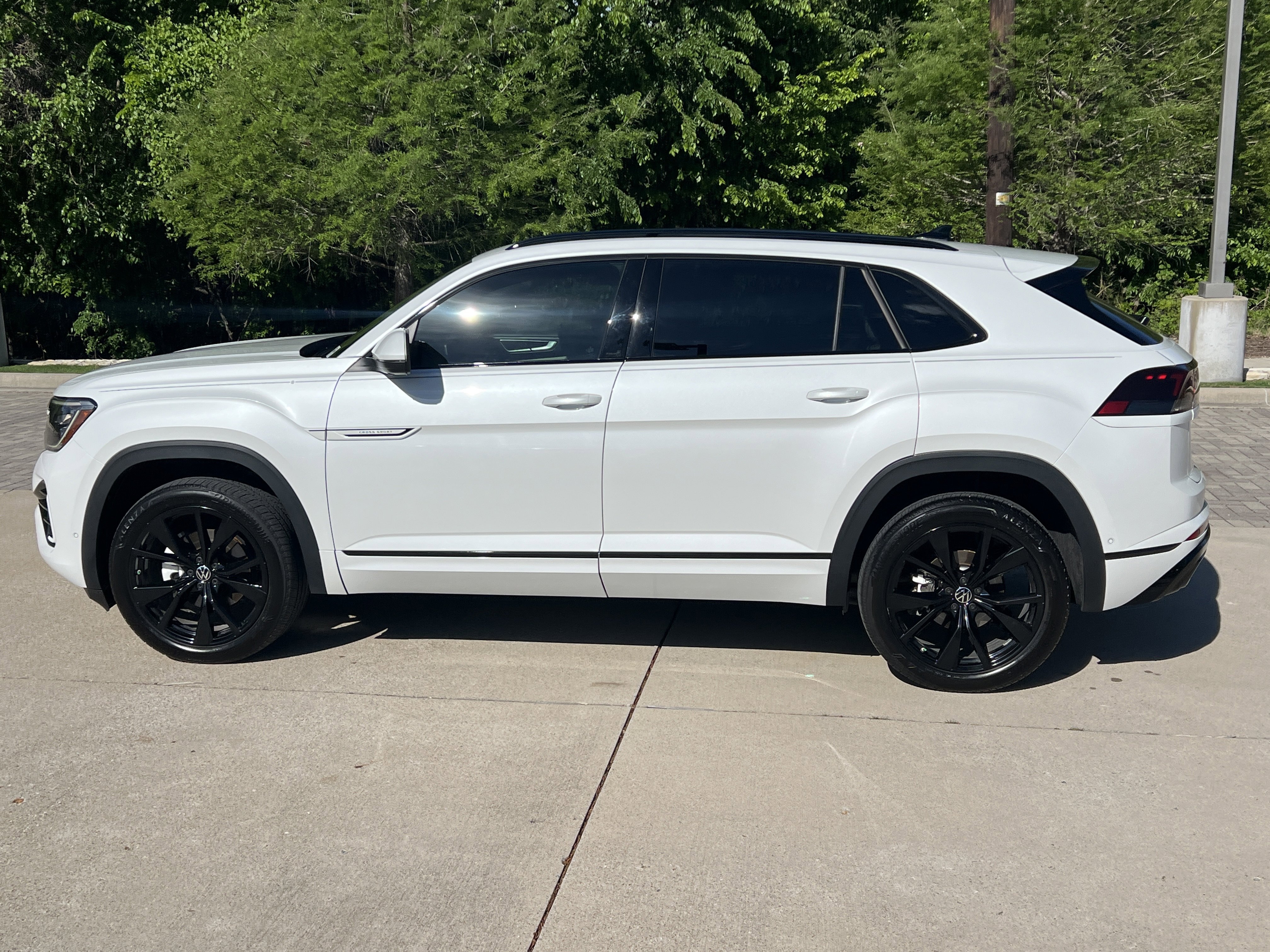 Used 2025 Volkswagen Atlas Cross Sport SEL Premium R-Line image 7
