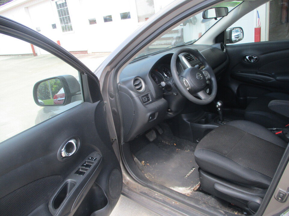 Used 2013 Nissan Versa SV w/ Convenience Pkg FWD image 23