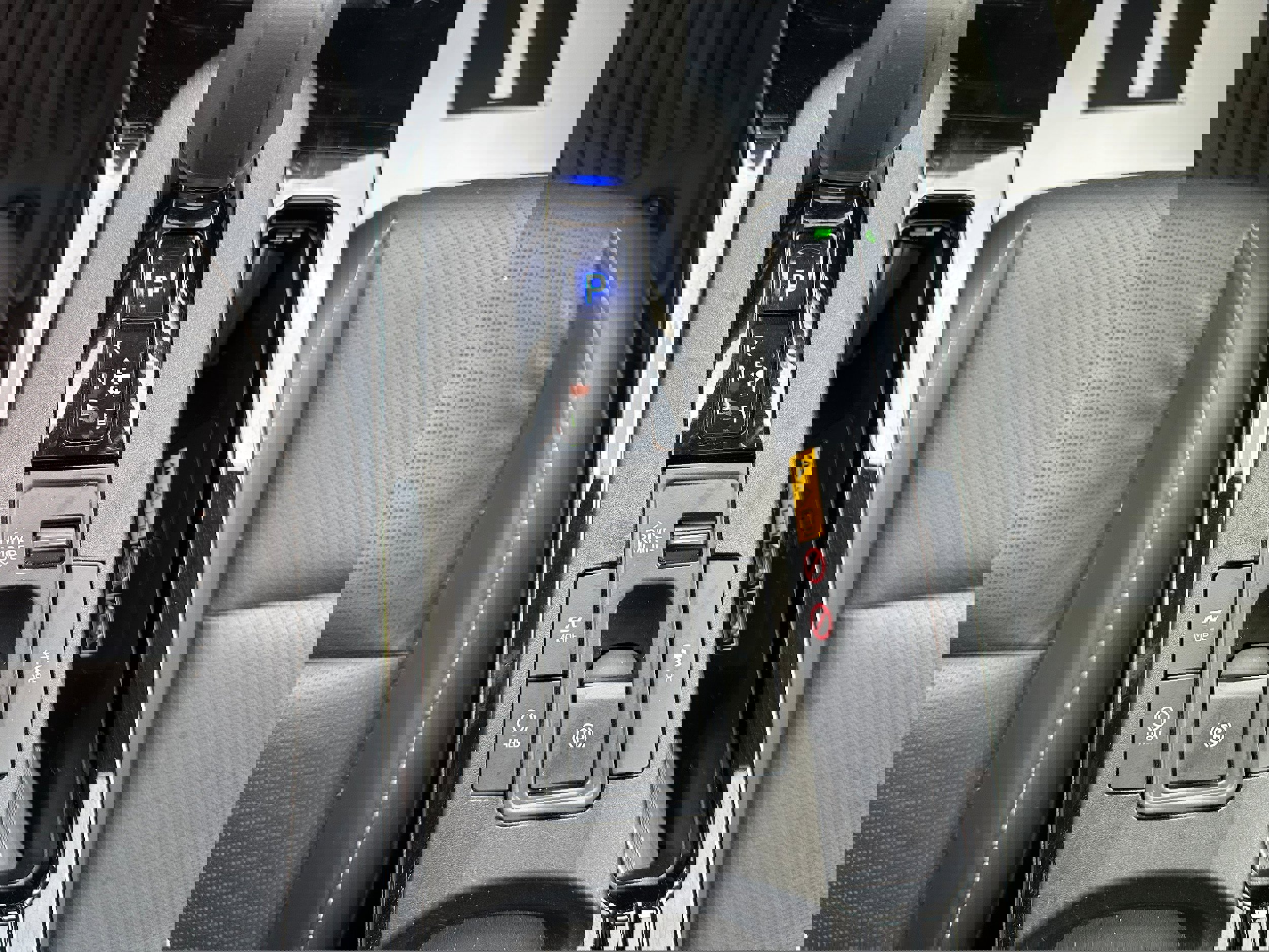 Used 2023 Toyota Prius LE image 31