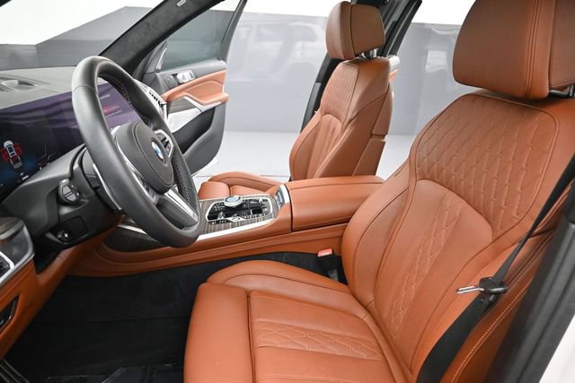 Used 2025 BMW X7 M60i AWD/4WD image 19