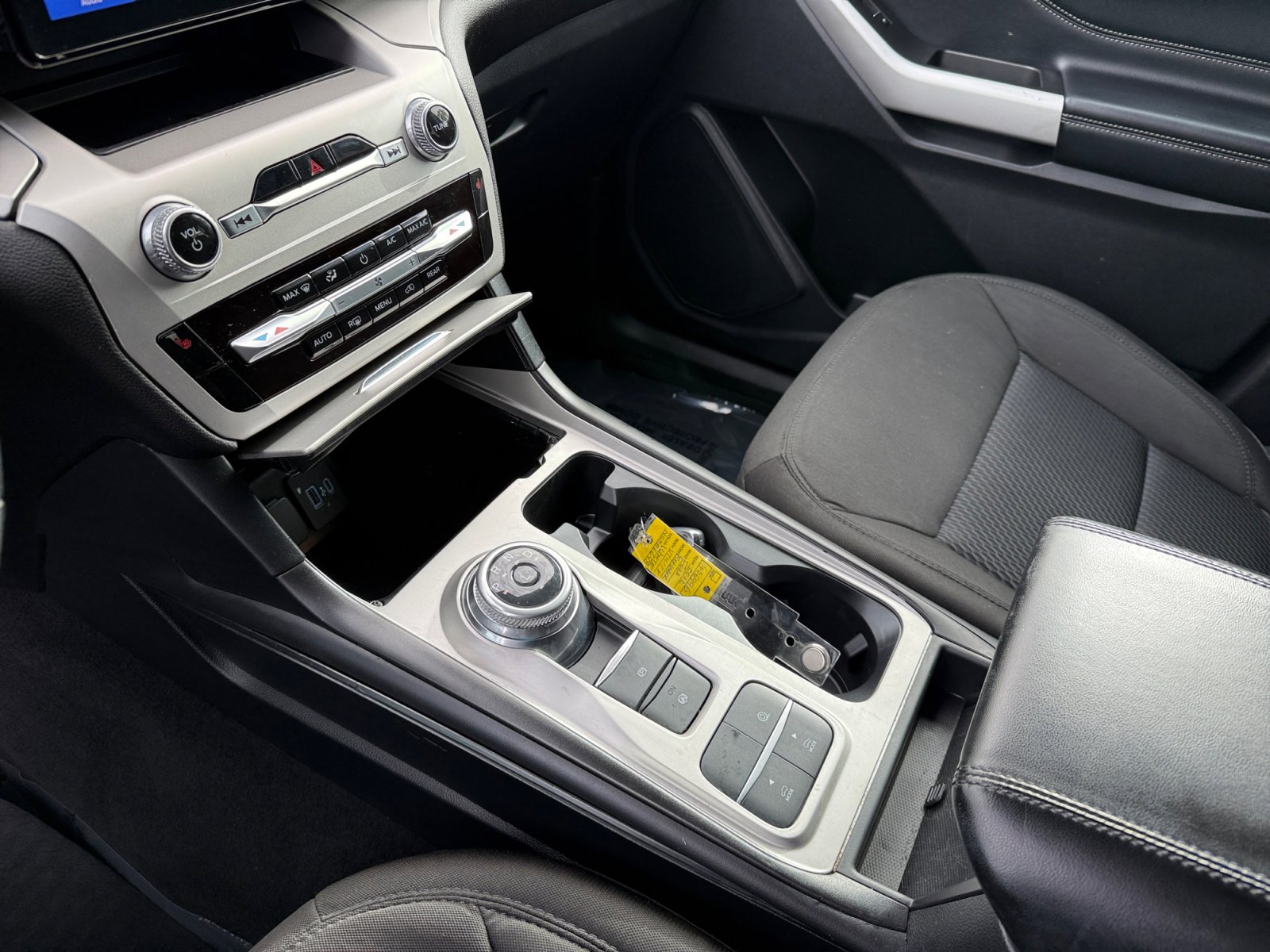 Used 2022 Ford Explorer XLT image 13