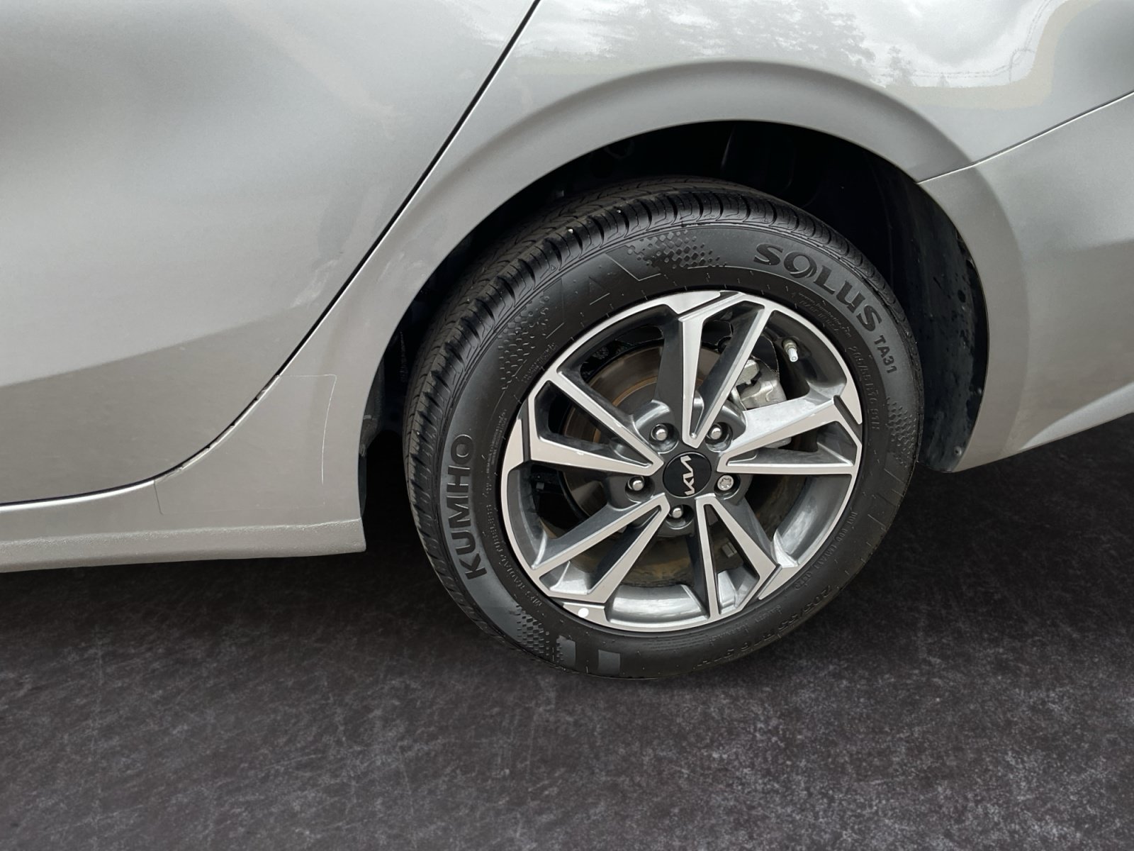 Used 2023 Kia Forte LXS FWD image 9