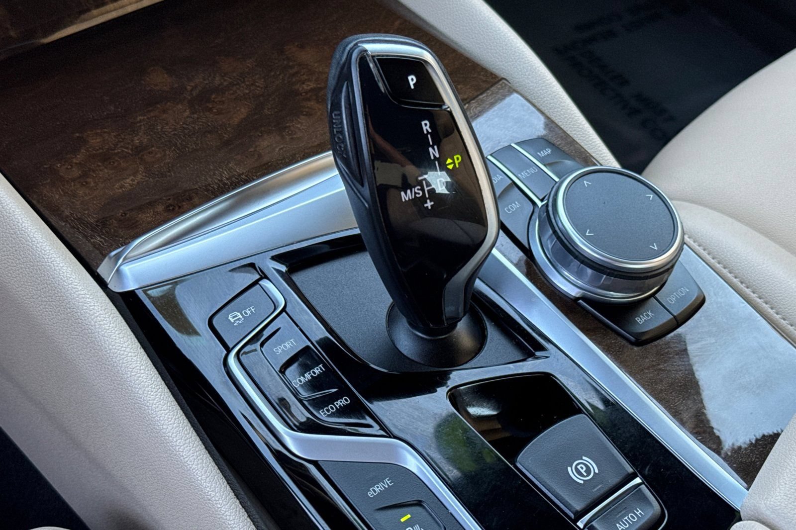 Used 2019 BMW 530e w/ Premium Package RWD image 24