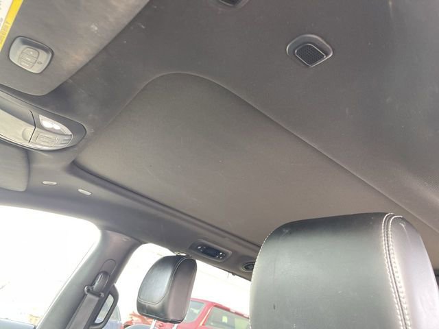 Used 2022 Chrysler Pacifica Limited w/ Uconnect Theater Family Group FWD image 22