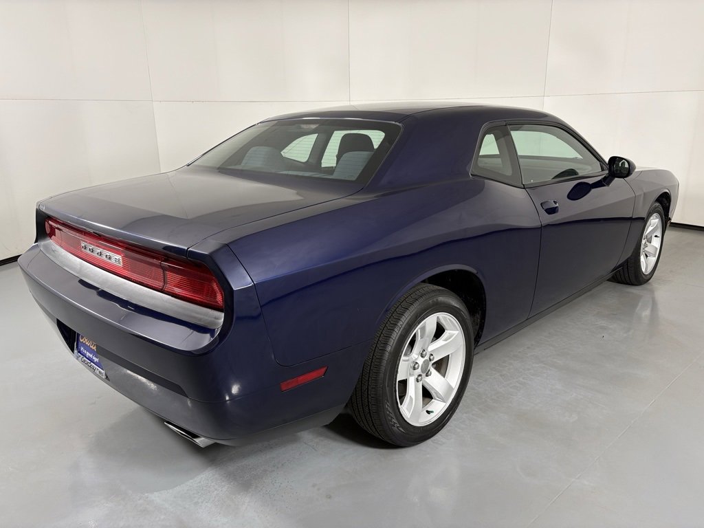 Used 2014 Dodge Challenger SXT image 9
