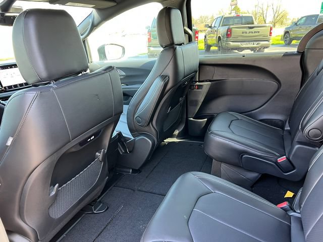New 2026 Chrysler Pacifica Select FWD image 35