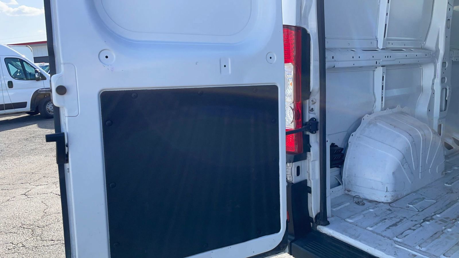 Used 2025 RAM ProMaster 2500 w/ Convenience Group FWD image 32