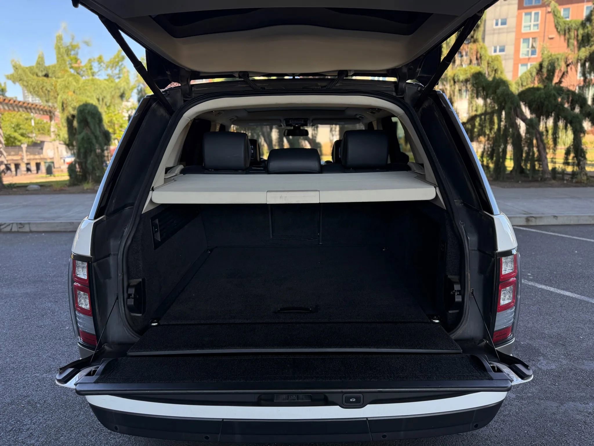 Used 2014 Land Rover Range Rover Supercharged image 43