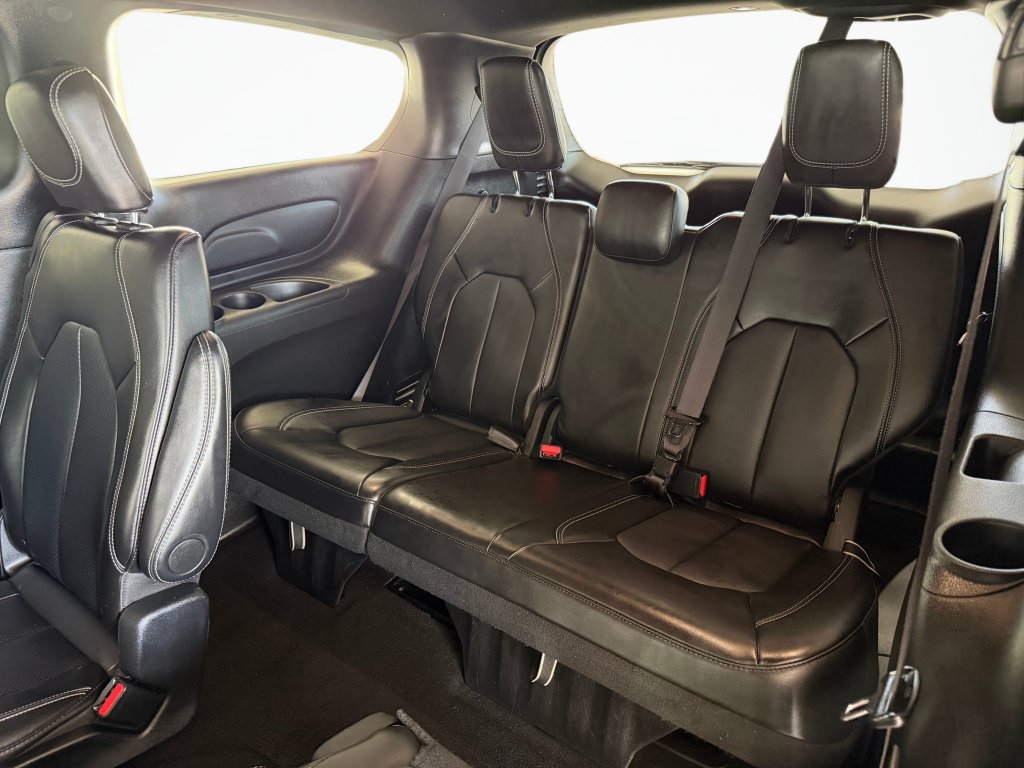 Used 2025 Chrysler Pacifica Select FWD image 34