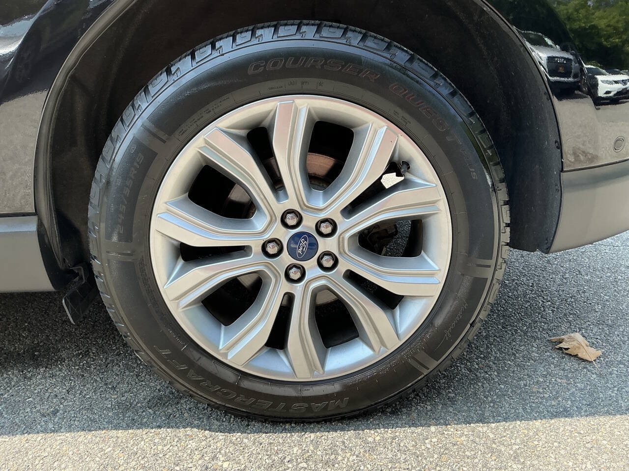 Used 2019 Ford Edge Titanium w/ Equipment Group 301A AWD/4WD image 10