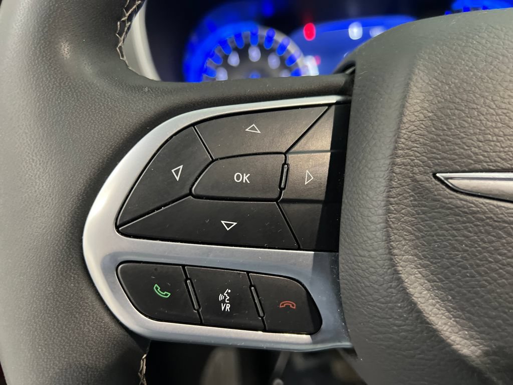 Used 2025 Chrysler Pacifica Select FWD image 61
