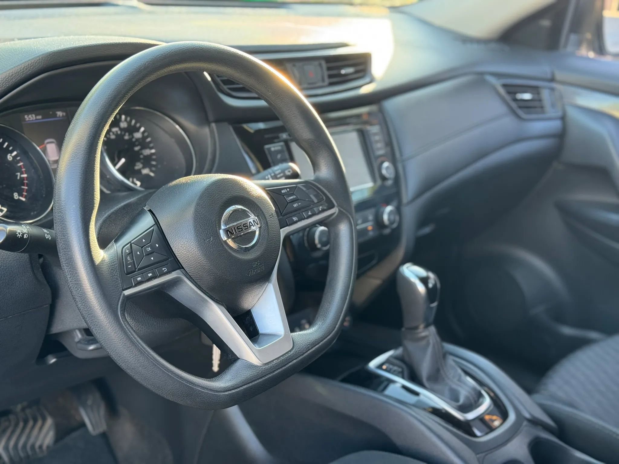Used 2018 Nissan Rogue S image 19