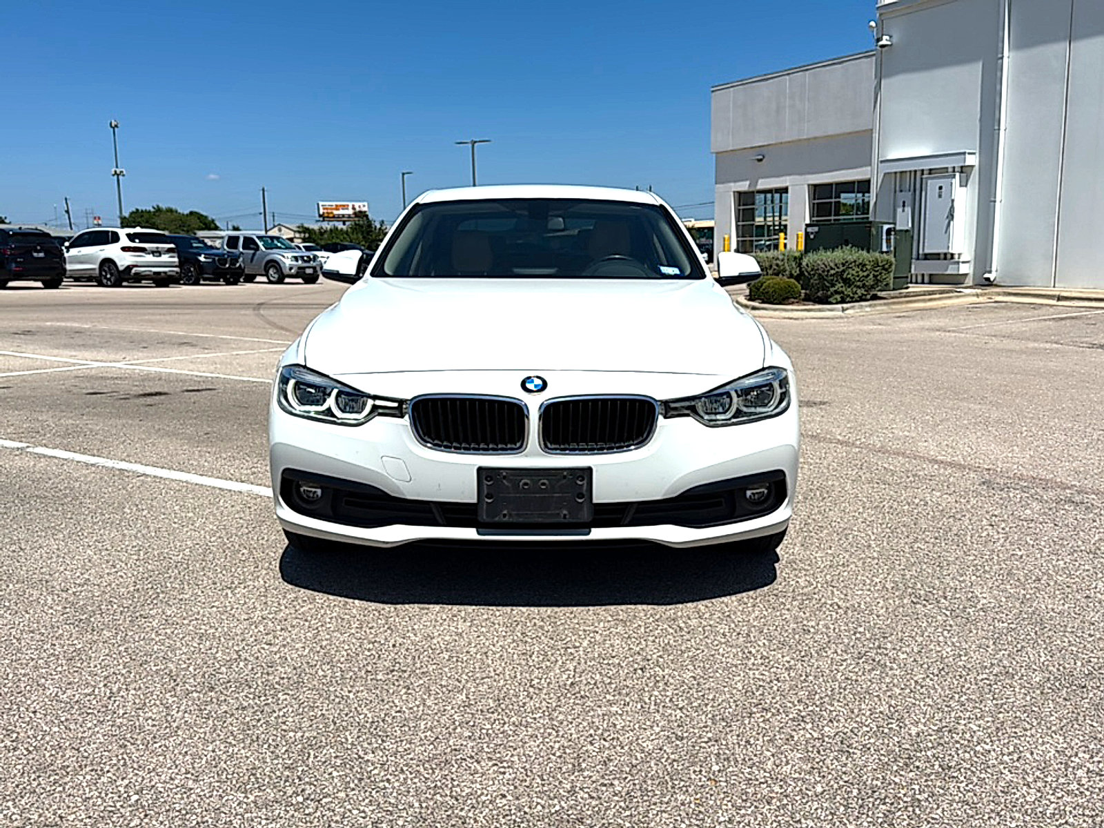Used 2018 BMW 320i Sedan RWD image 2
