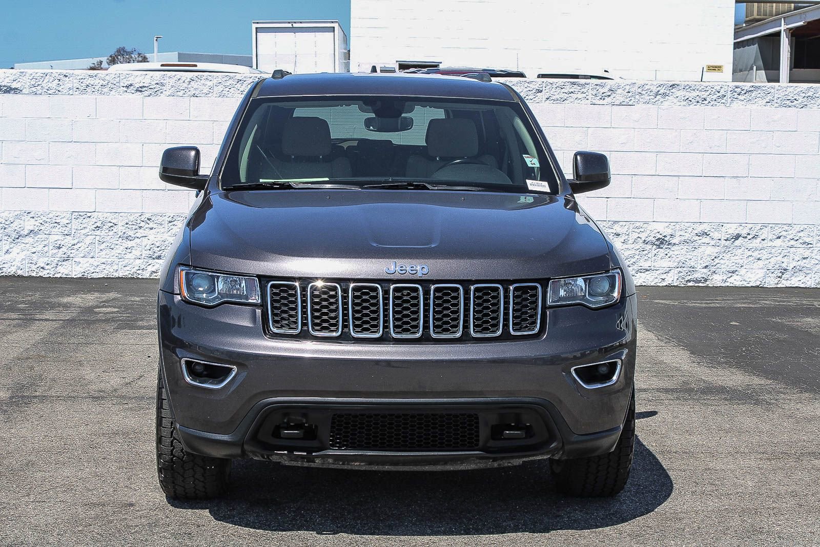 Used 2020 Jeep Grand Cherokee Laredo w/ 18" Wheel & 8.4" Radio Group image 2