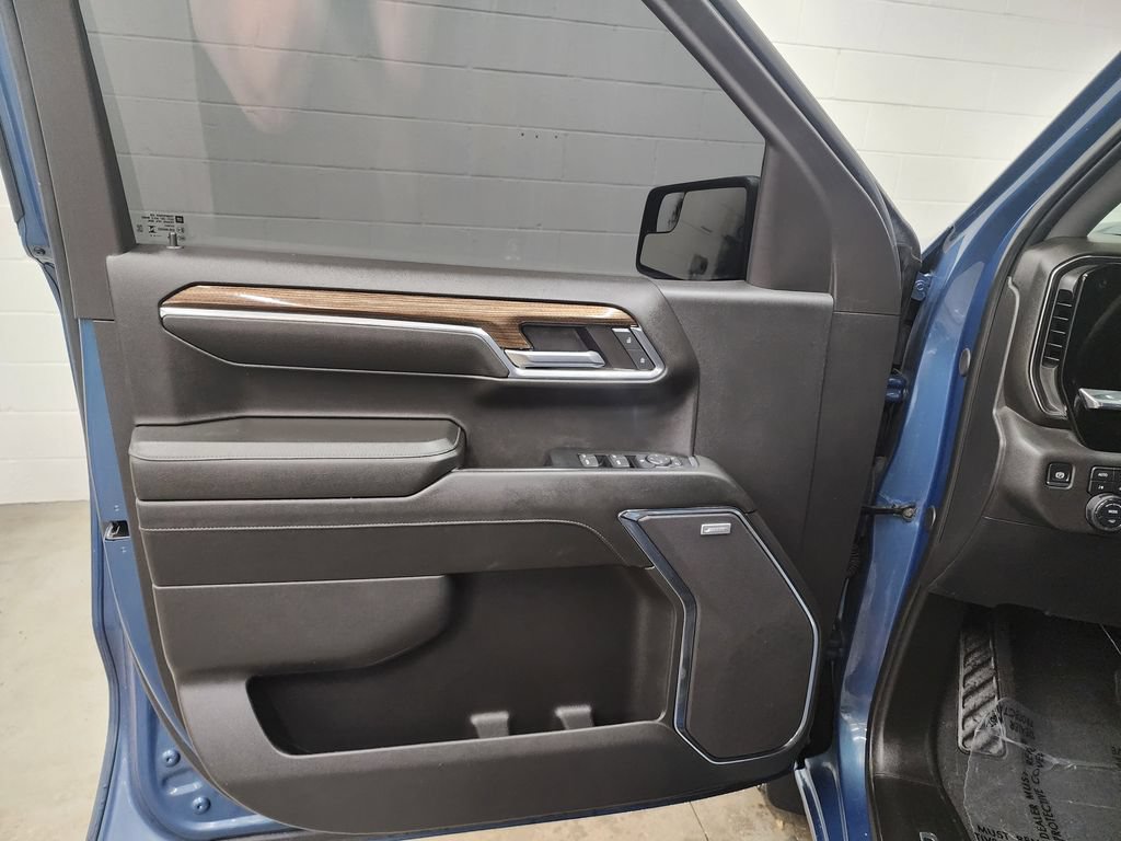 Used 2024 Chevrolet Silverado 1500 LT Trail Boss w/ Convenience Package II AWD/4WD image 9