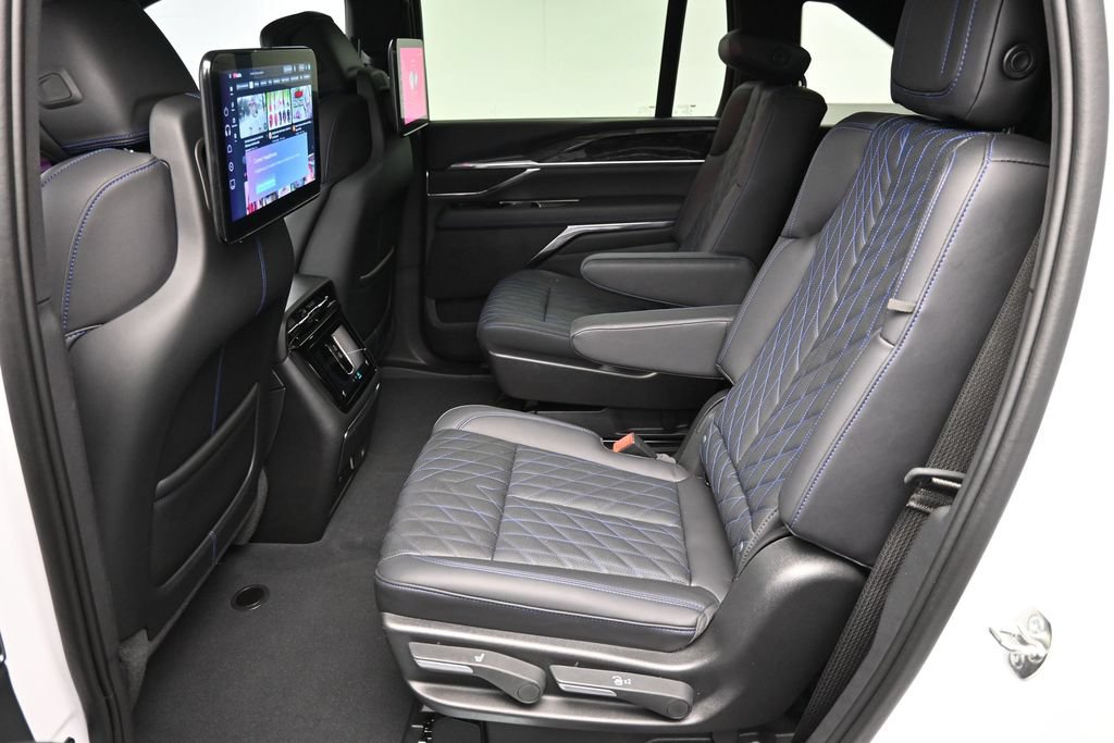 Used 2025 Cadillac Escalade IQ Luxury 1 w/ Smart Trailering package AWD/4WD image 7