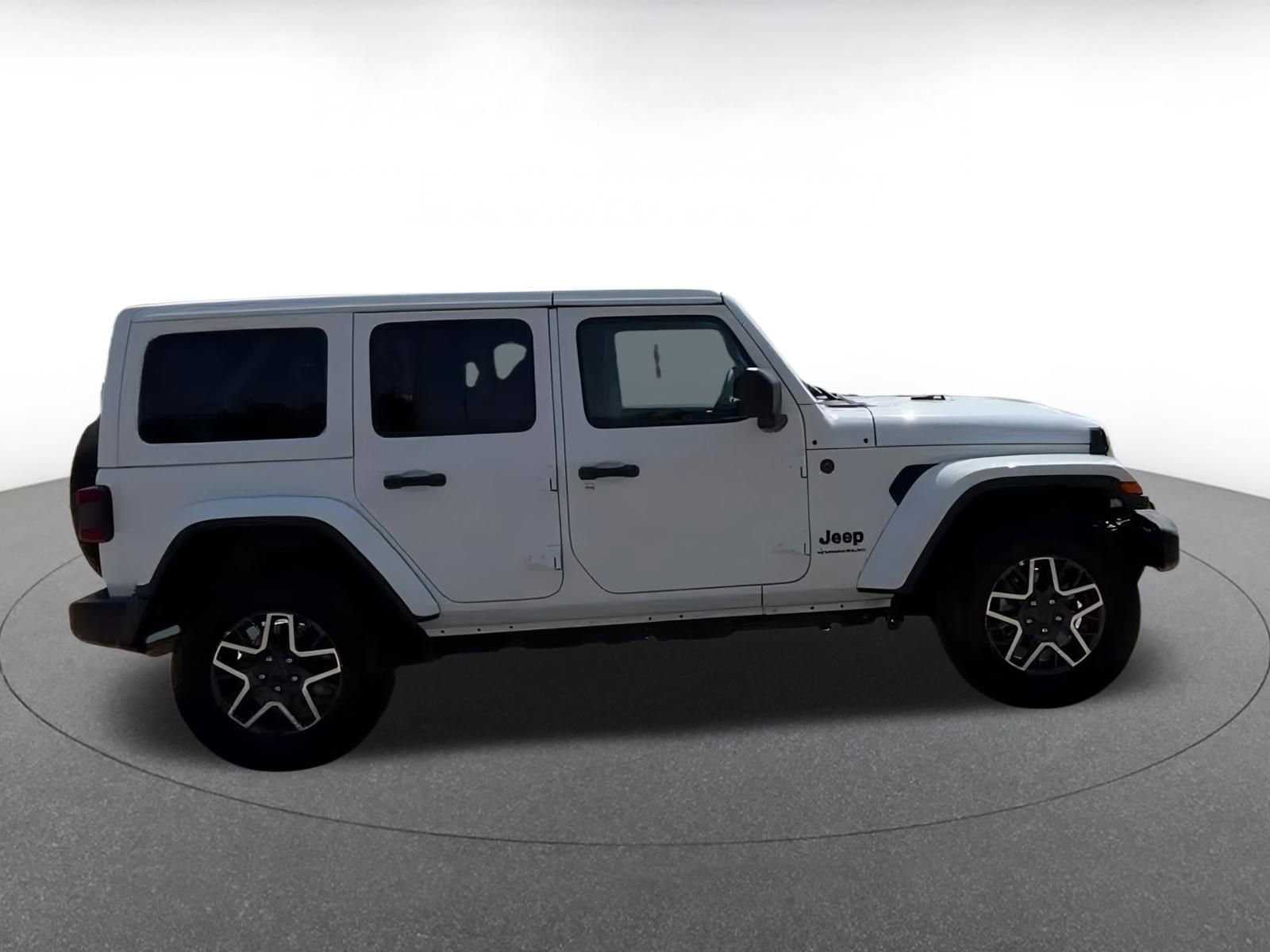 Used 2025 Jeep Wrangler Sahara image 16