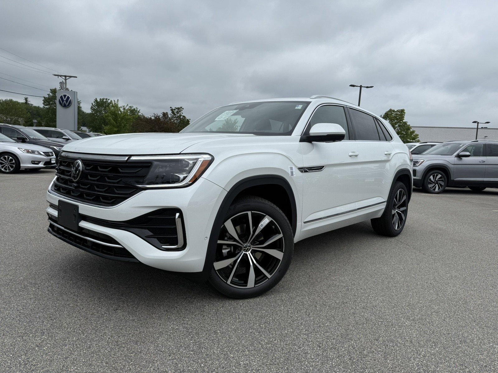 New 2025 Volkswagen Atlas Cross Sport SEL Premium R-Line