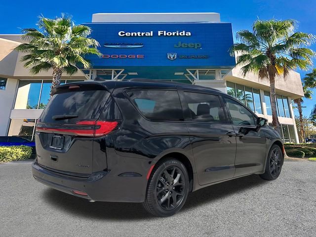 New 2027 Chrysler Pacifica Limited FWD image 5