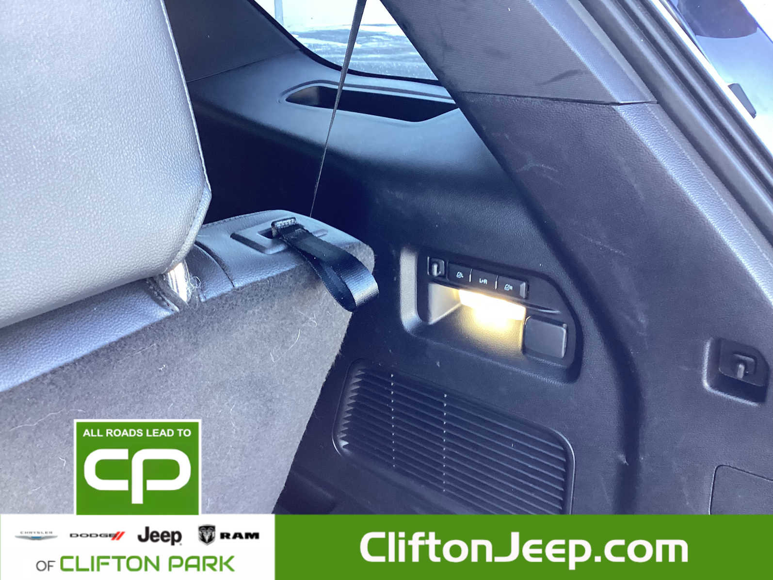 Used 2022 Ford Explorer ST w/ Equipment Group 401A image 10