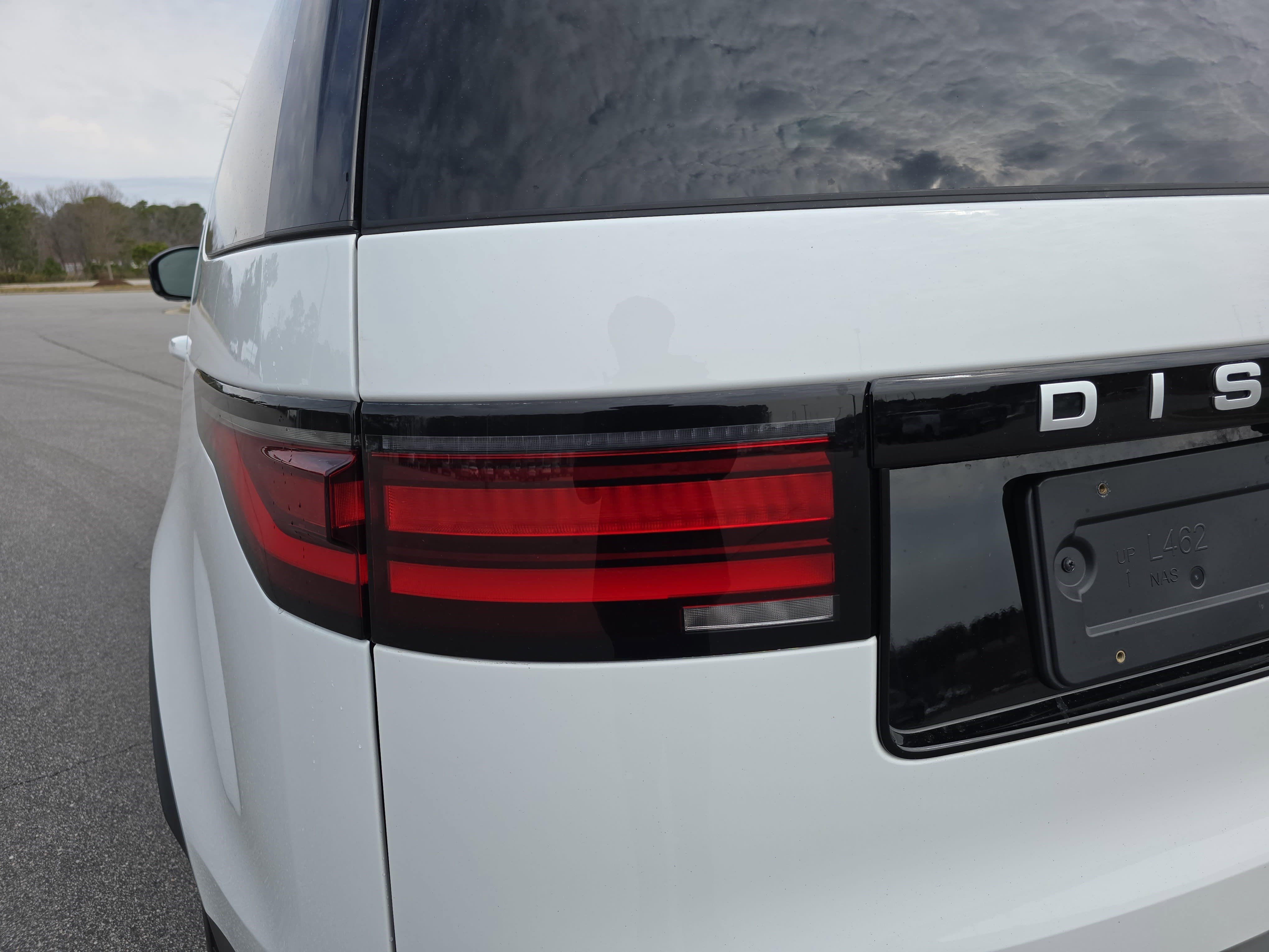 Used 2025 Land Rover Discovery S image 37