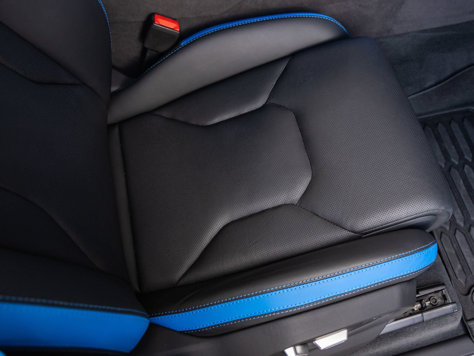Used 2025 Lamborghini Urus S AWD/4WD image 47