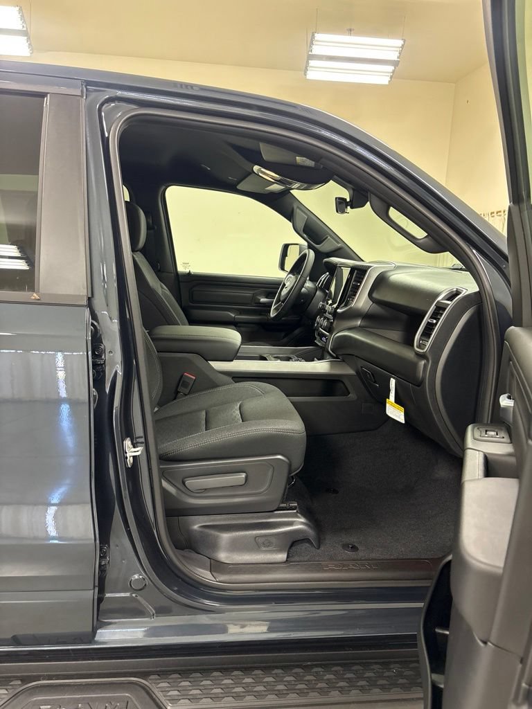 New 2026 RAM 1500 Express AWD/4WD image 23
