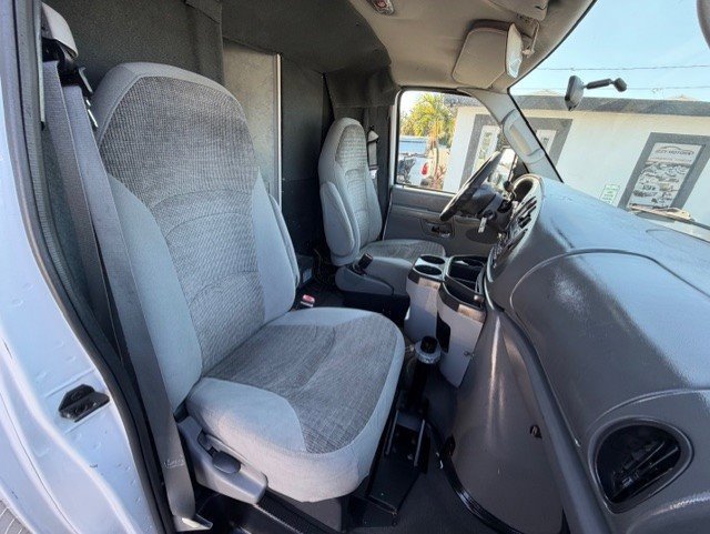 Used 2003 Ford E-450 and Econoline 450 image 27