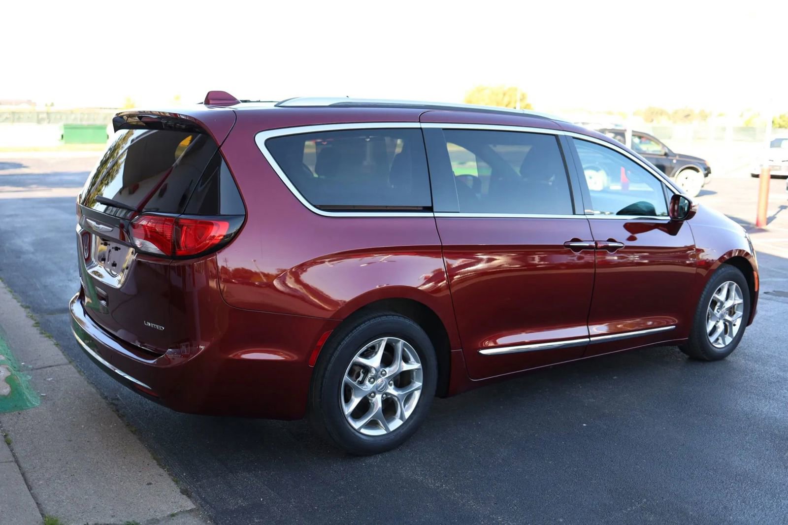 Used 2019 Chrysler Pacifica Limited FWD image 5