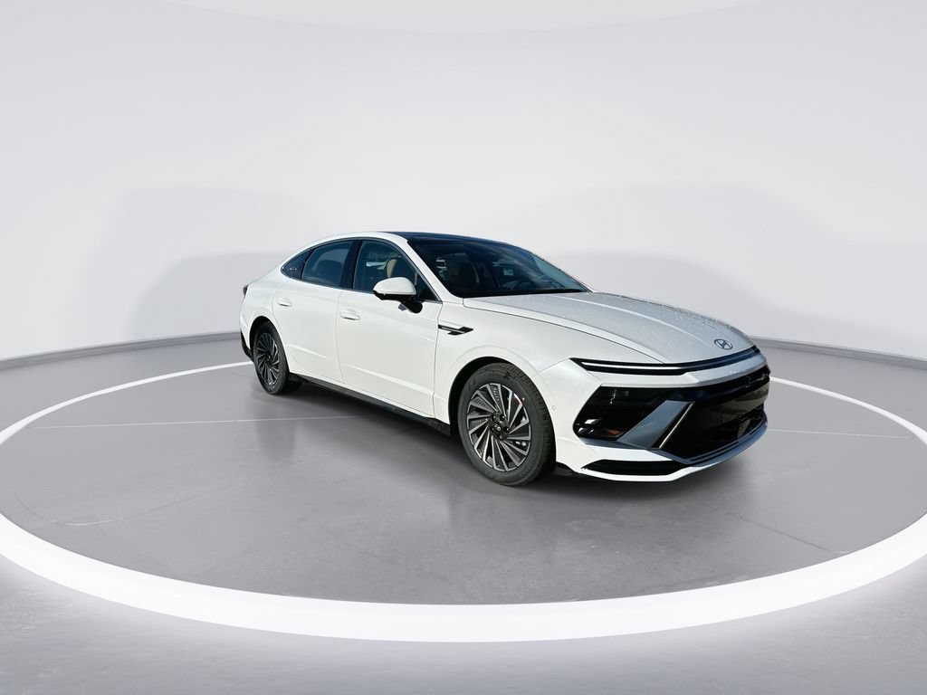 Used 2025 Hyundai Sonata Limited FWD image 2