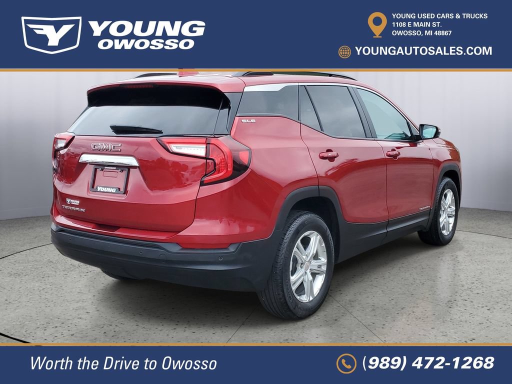 Used 2024 GMC Terrain SLE w/ Driver Convenience Package FWD image 3