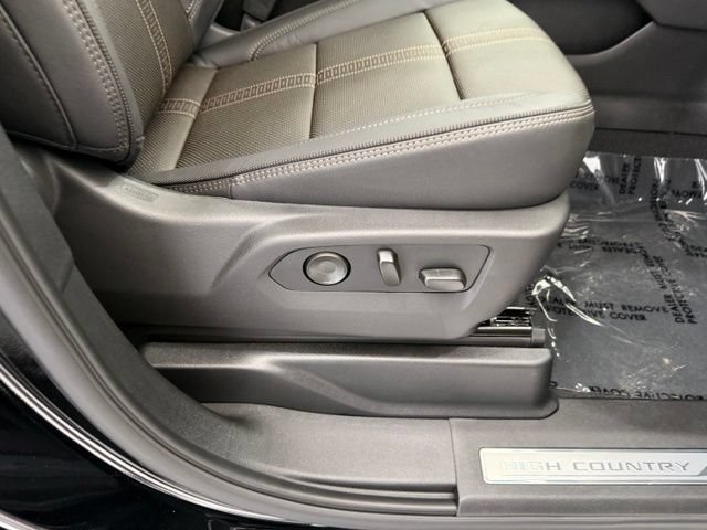 New 2026 Chevrolet Suburban High Country AWD/4WD image 25