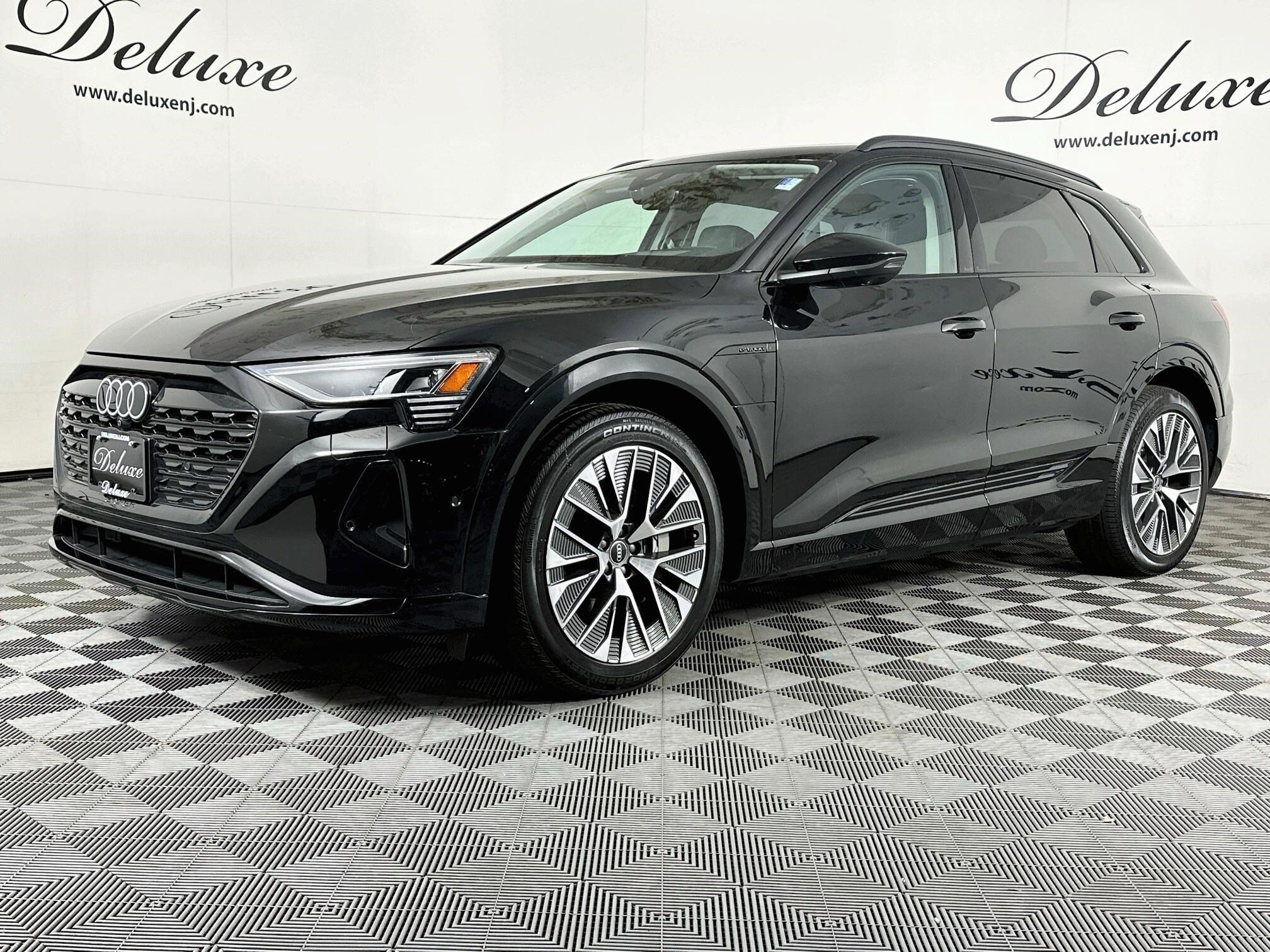 Used 2024 Audi Q8 e-tron Prestige w/ Prestige Package AWD/4WD image 3