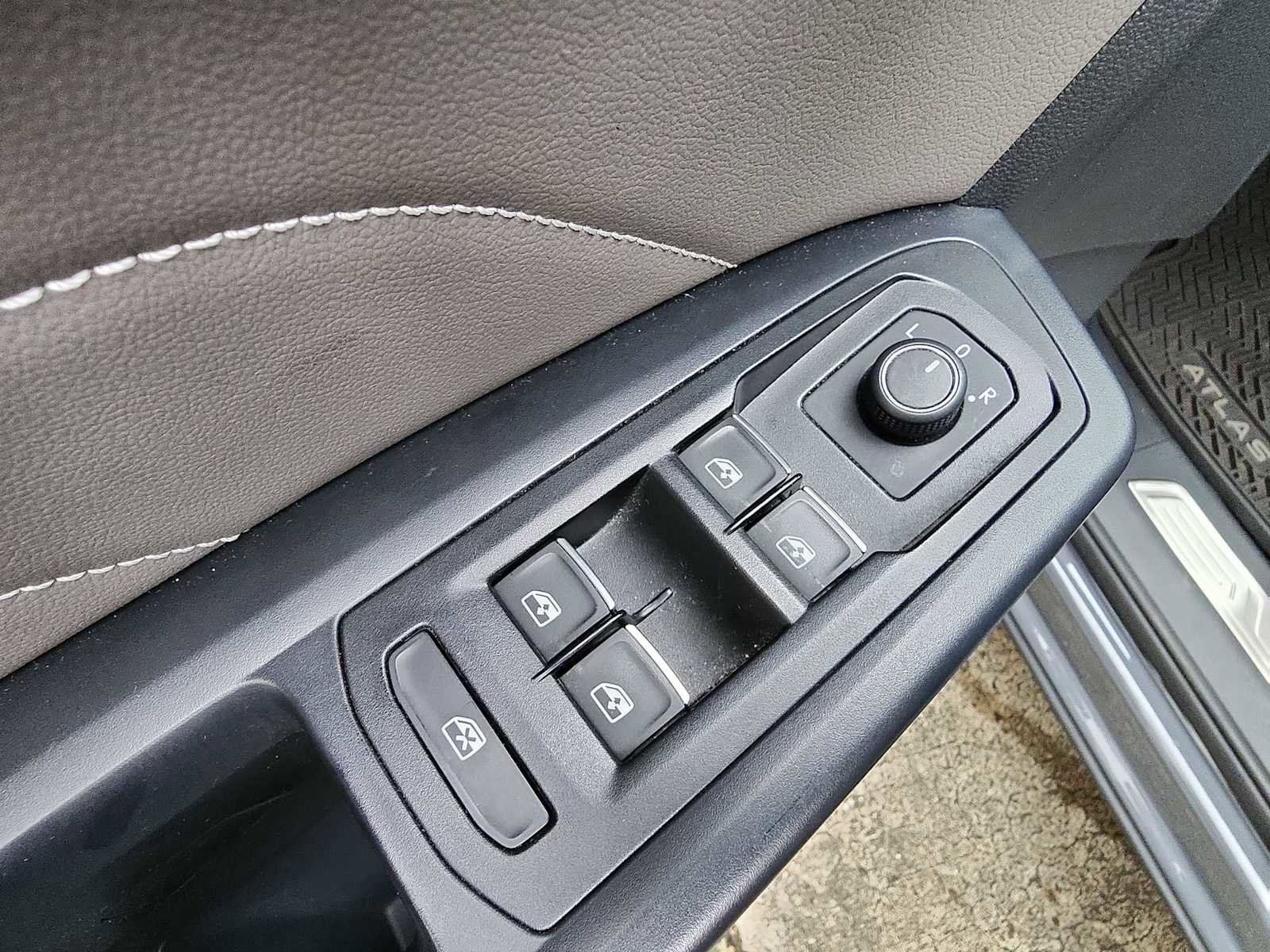 Used 2021 Volkswagen Atlas Cross Sport SE image 14