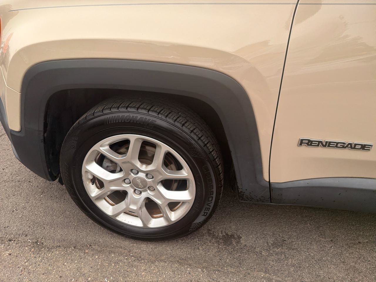Used 2016 Jeep Renegade Latitude FWD image 14