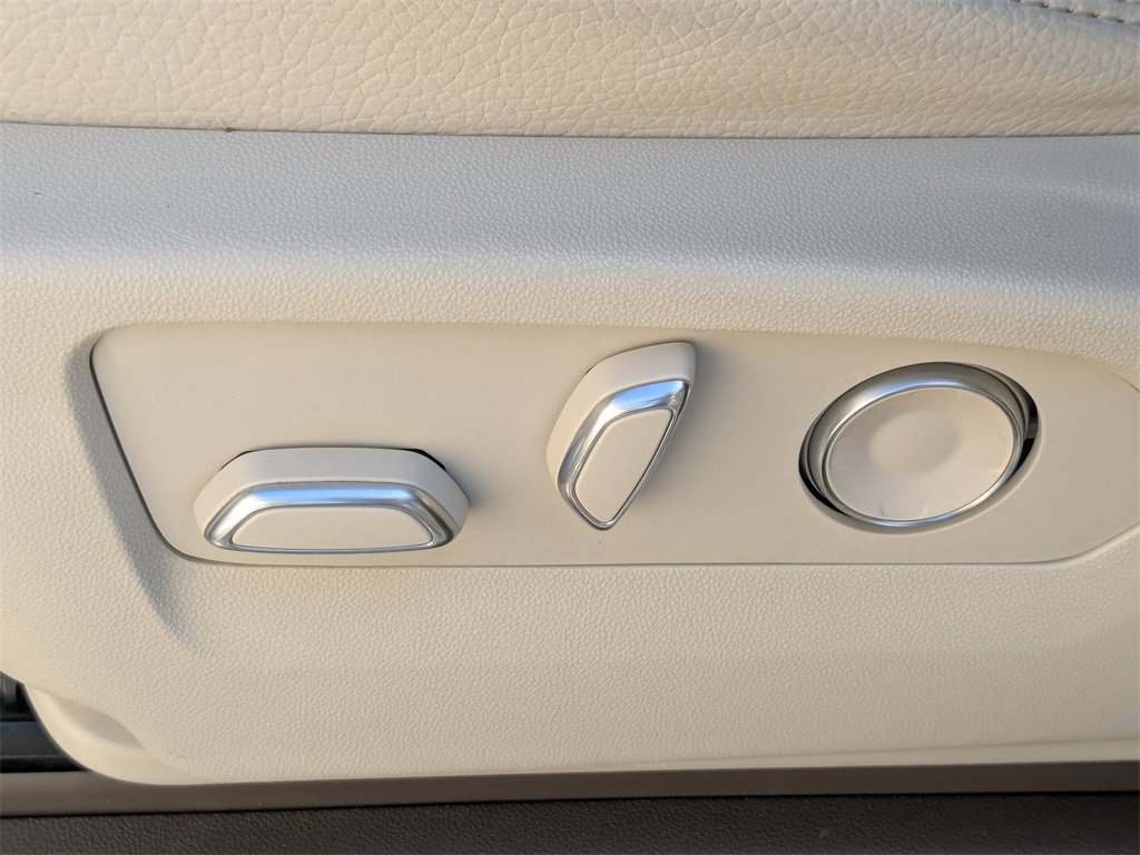 Used 2021 GMC Yukon Denali w/ Denali Premium Package image 20