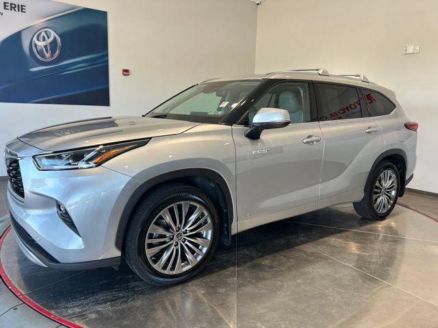 Used 2021 Toyota Highlander Platinum AWD/4WD image 3