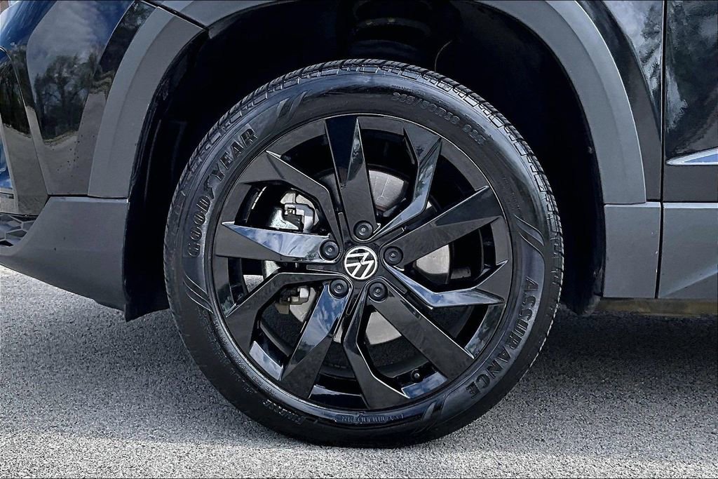Used 2024 Volkswagen Taos SE FWD image 9