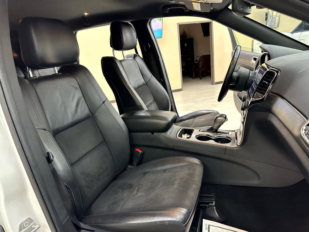 Used 2022 Jeep Grand Cherokee Laredo X image 43