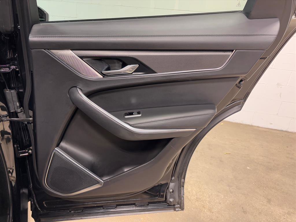 Used 2023 Jaguar F-PACE SVR image 39