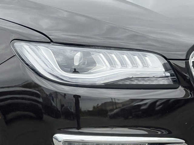 Used 2020 Lincoln MKZ w/ Convenience Package FWD image 7