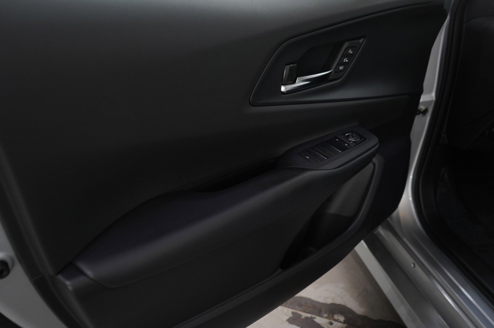 Used 2025 Toyota Prius Plug-In Hybrid image 25