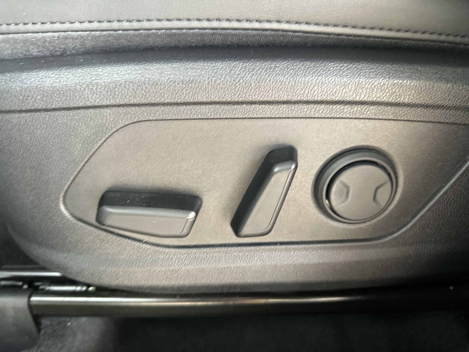 Used 2025 Kia Sorento SX image 14