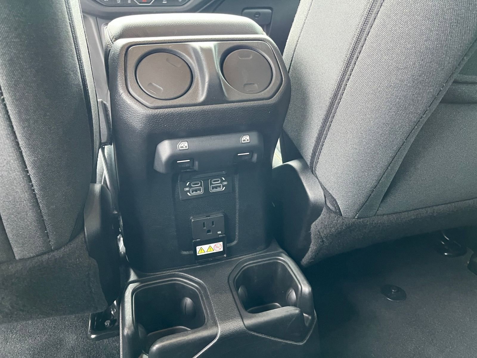Used 2025 Jeep Wrangler Unlimited Sahara AWD/4WD image 23