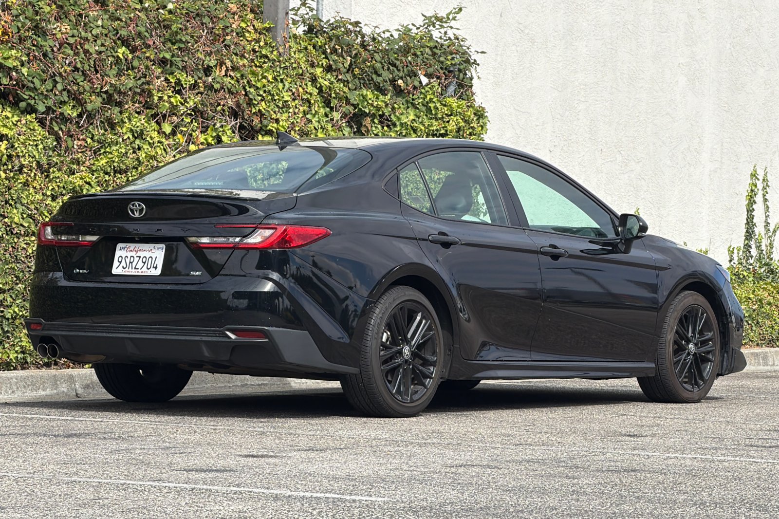 Used 2025 Toyota Camry SE FWD image 4