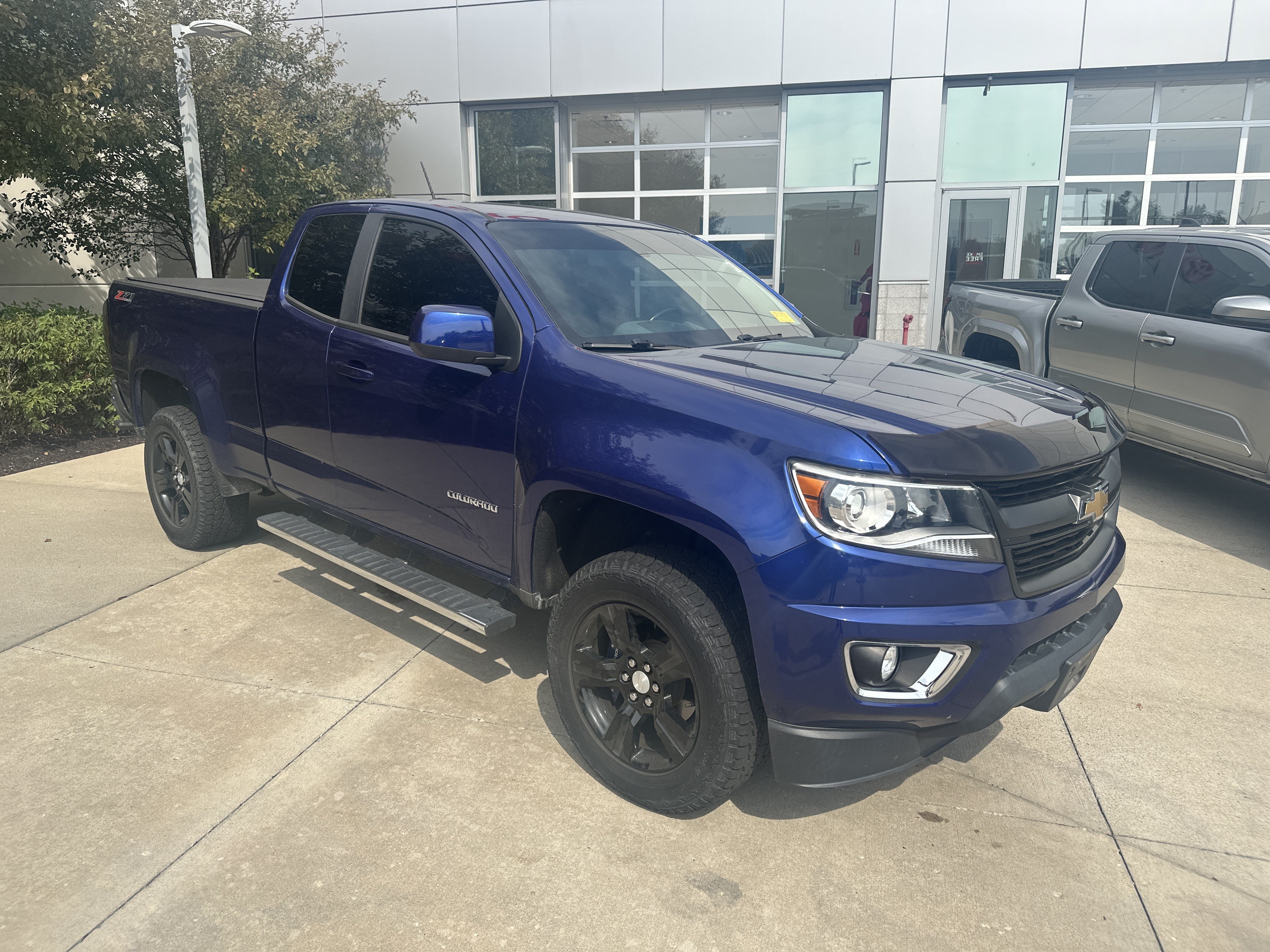Used 2016 Chevrolet Colorado Z71 AWD/4WD image 2