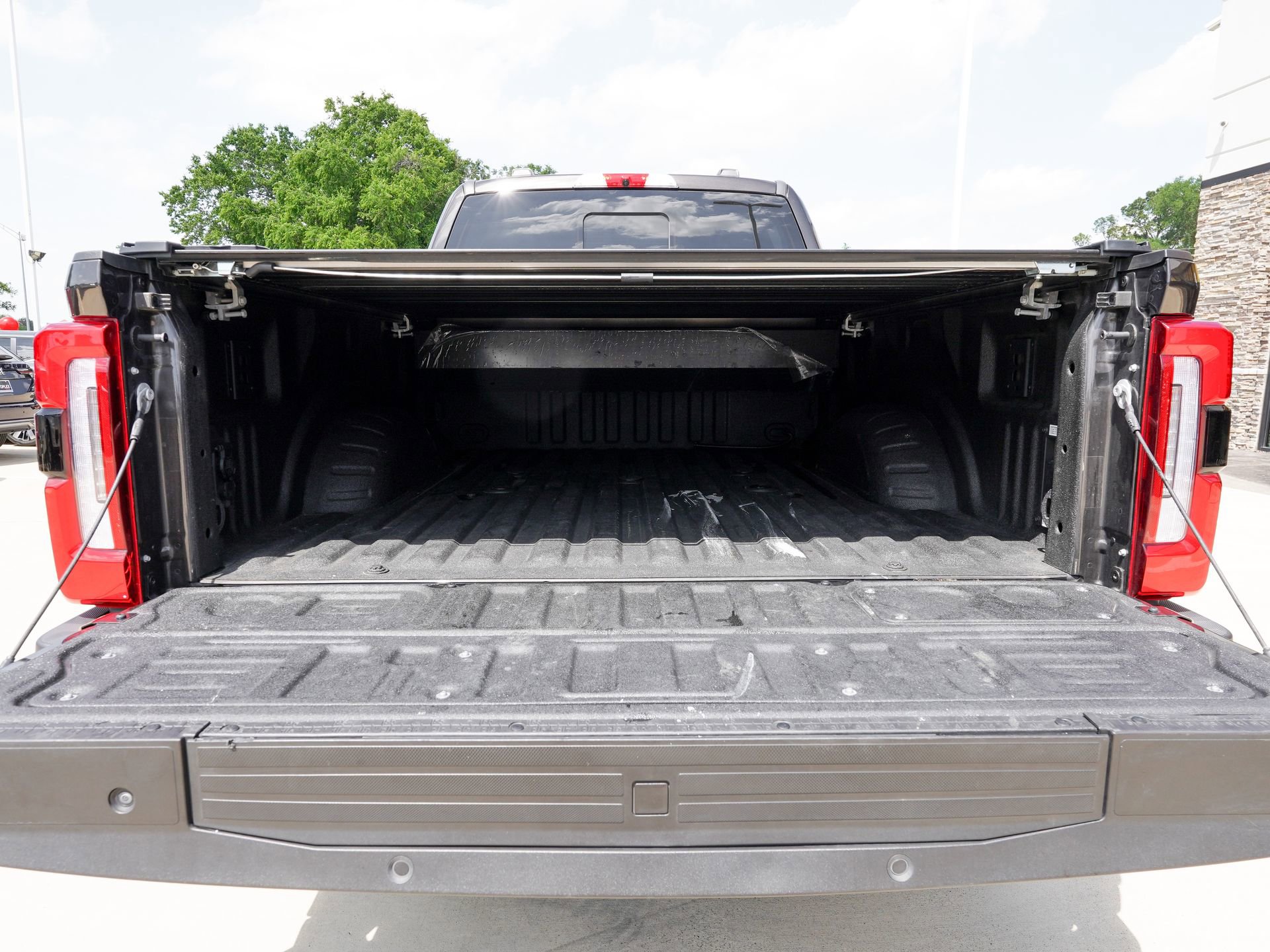 Used 2024 Ford F250 Limited w/ FX4 Off-Road Package AWD/4WD image 4