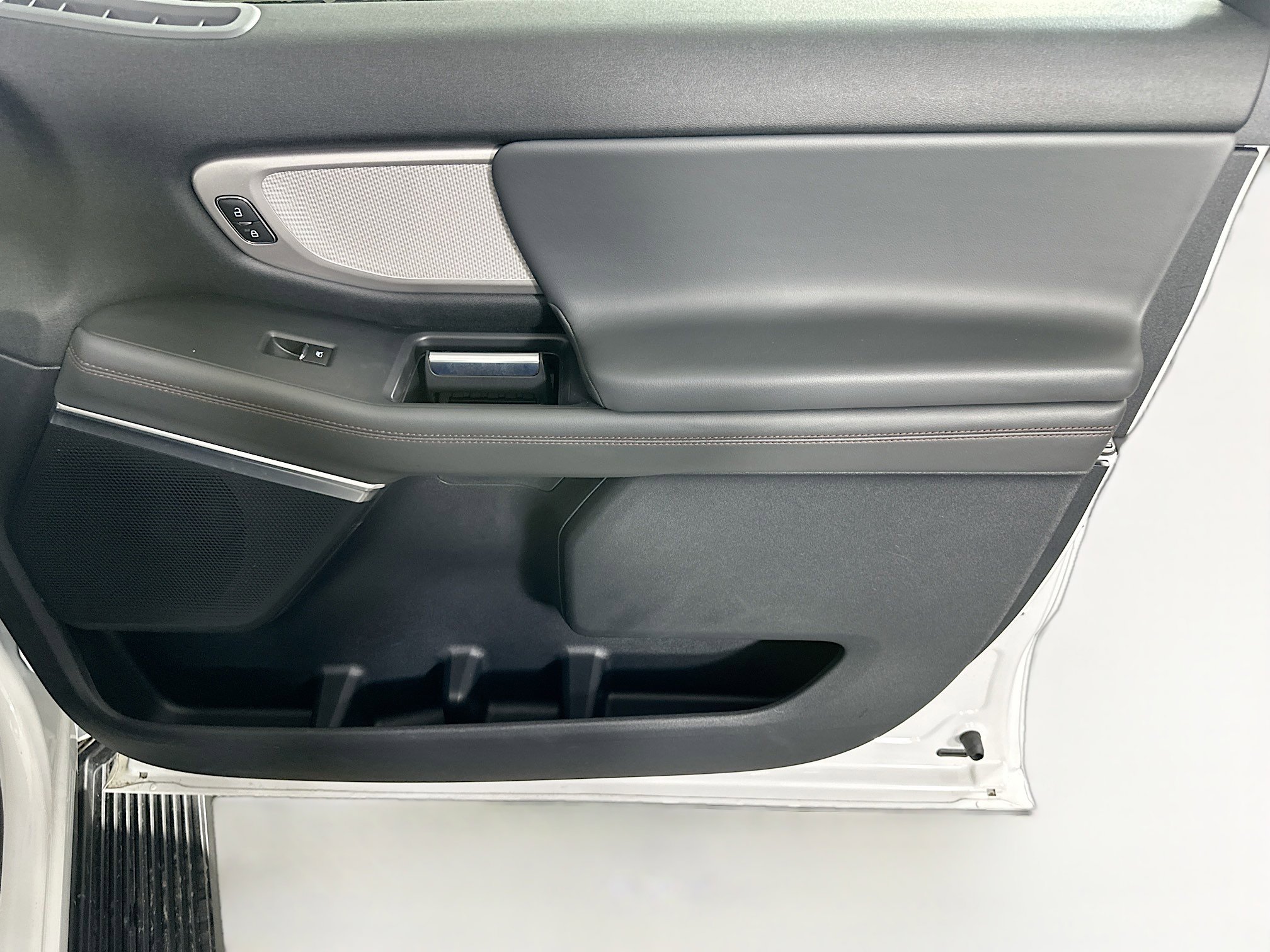 Used 2025 Ford Expedition Active image 33