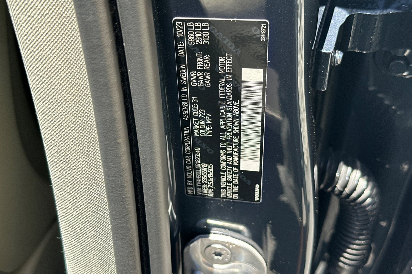 Certified 2024 Volvo XC60 T8 Plus w/ Protection Package Premier AWD/4WD image 36