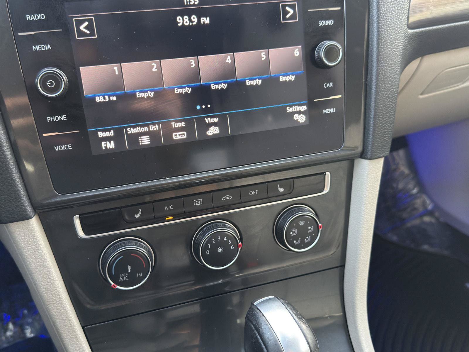 Used 2019 Volkswagen Golf SE FWD image 26